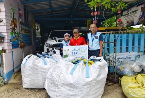 สายรัดพลาสติกที่โรงงานทิ้ง